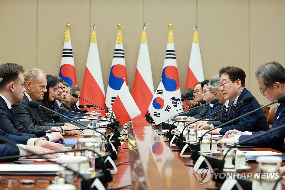 4��13��A�b�C�˻O�A���b���]�k�ƥk�G�^�P�ϴ��J�]���ƥ��G�^�|��j�d��|�͡C ���p��