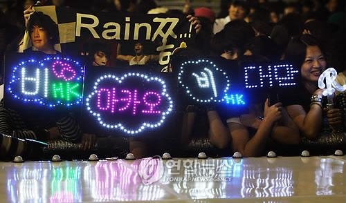 <비 �� 투어, 볼거리 줄이고 밴드와 호흡> - 4