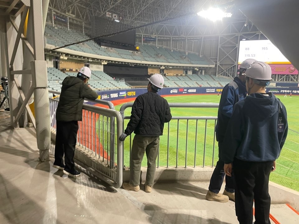 고척돔 시설을 점검하는 서울시설관리공단과 키움 히어로즈