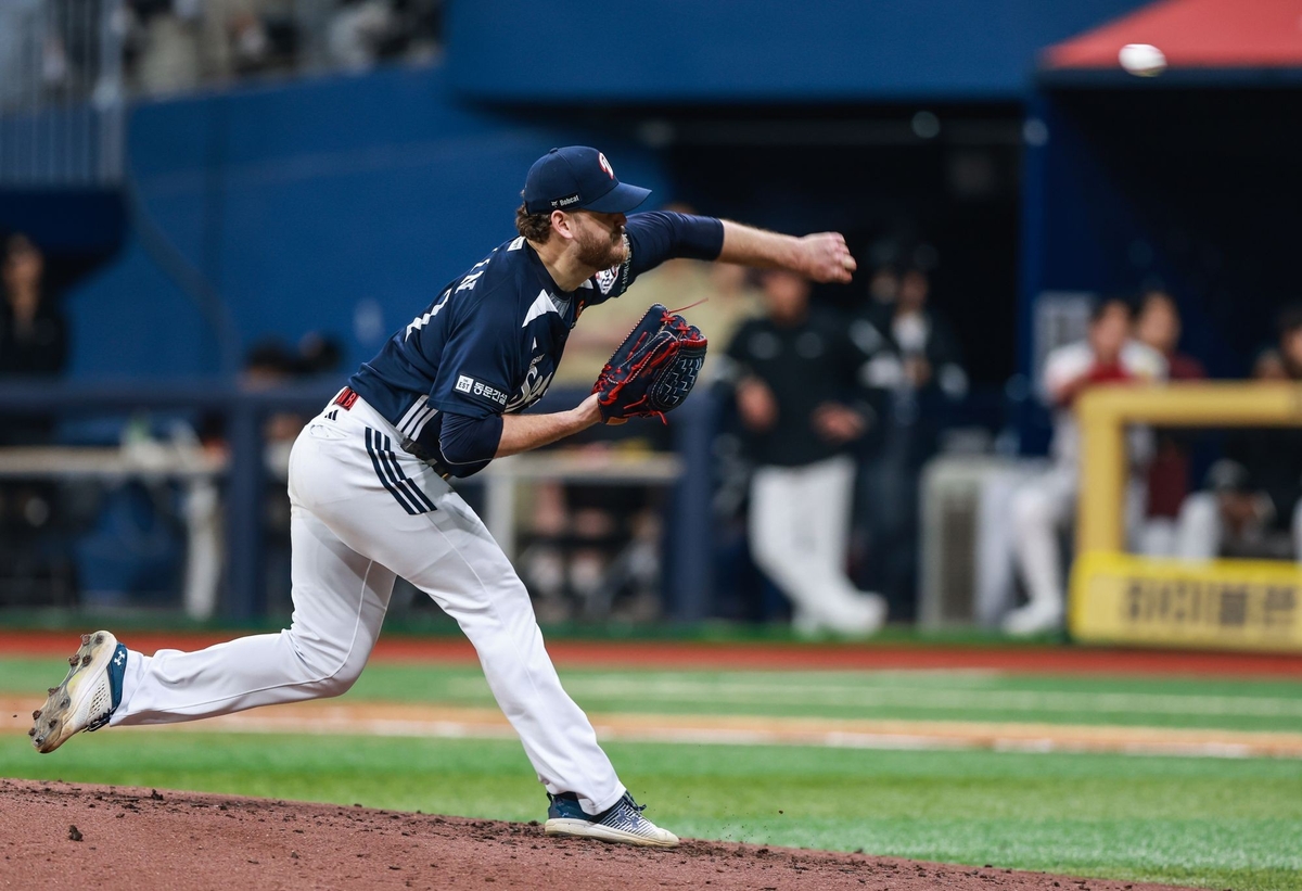 두산 선발 콜 어빈의 역투