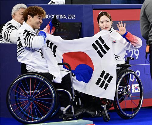 은메달 수확한 이용석과 백혜진(좌측부터)