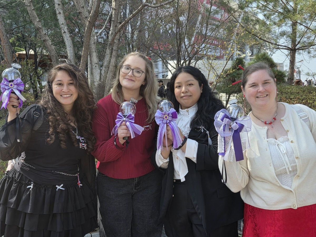 '아미밤' 들고 "보라해"