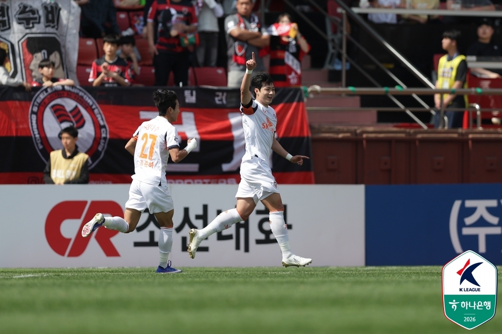 골 세리머니 하는 제주 신상은.