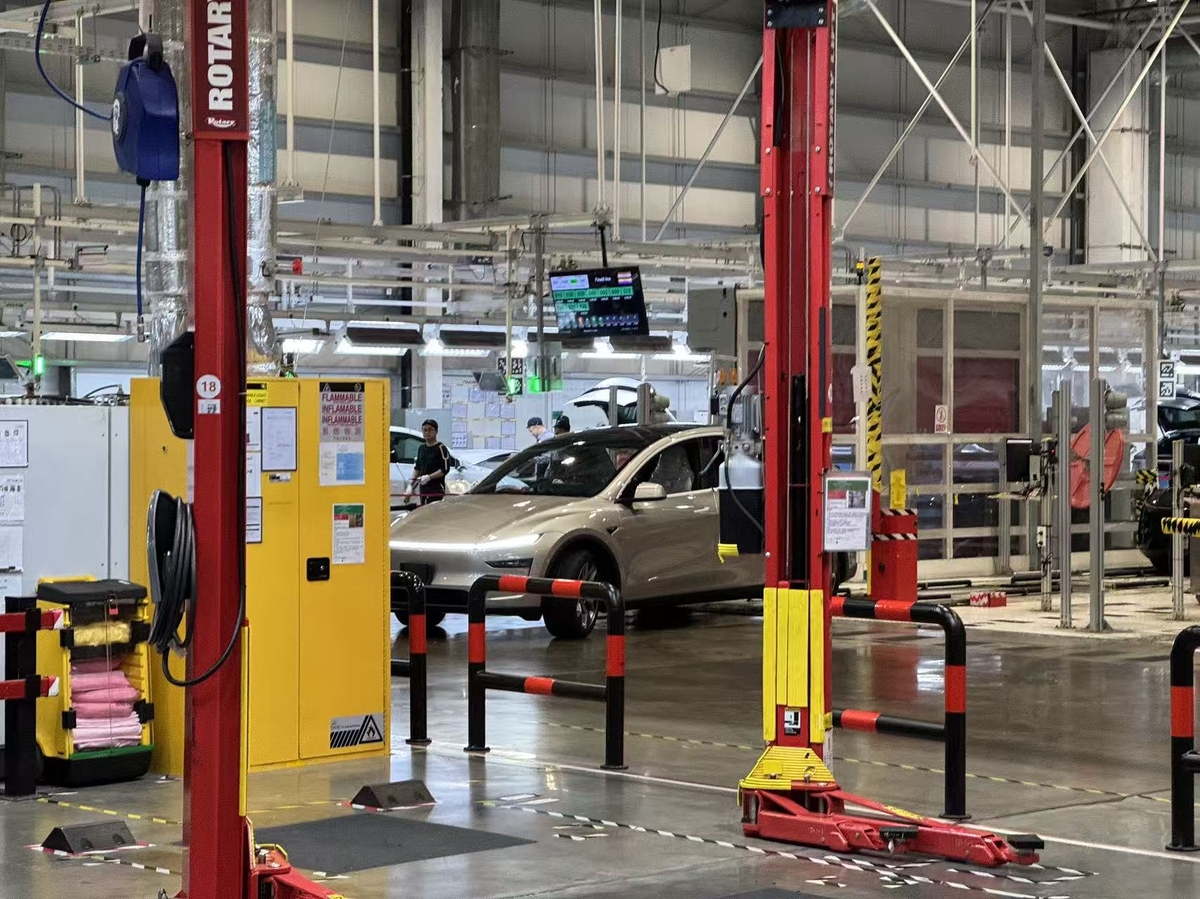 중국 상하이에서 생산 중인 테슬라 모델YL