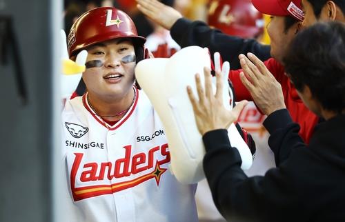 15일 두산 전에서 홈런을 친 SSG 고명준