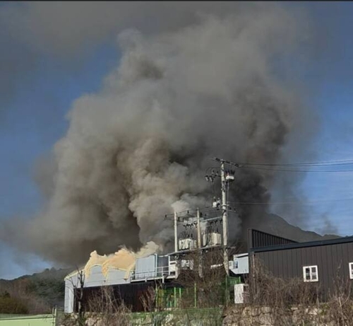 포천 식품공장서 불�K소방 '대응 1단계' 발령 진화 중