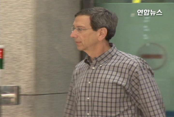 �J�]�N�����~�|���F�����x �ӰQ��¨�����
���p������8��2��q ���b�X�����������Ȱ|���A�M��Ԩ����թxù�B�S·�J�]�N��2����~�|���ڰ�F������H�h�A�ӰQ����F���s�Ĩ�����¨�����I�C
�J�]�N�����ѤW�Ȧb�����@�a�����P�~��q�ӳ������h���ٶi��F���\�|��C���p���A�L�N���~�|�����A�b�q�M����A�������Q�t���M���s�T���x���|��O�̷|�A�o����ꪺ��ӵ��G�C
���ѤU�ȡA�L�N���~�|���~�泡��2���x�d�^�t�B�~�泡�h��~��վ�޻��㵥�C�˻O���h�C
�ڱx�A���ѤU�ȥL�ٱN�b����n���j���]�|��O�̷|�A�o������F���s�Ĩ�����¨�����I�������פΤ��e�C�]���^
liuch@yna.co.kr
(END)