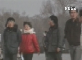 �C�|�W��_�̤����T�H�O�k��
���p������10��6��q �ڤ@���έp�ƾ���ܡA�e�ӧڰ�w�~����_�̥��멳�����}2�U�H�C
�ڲΤ@��6��o�G���έp�A�I�ܤ��~8�멳�A�֭p��19569�W��_�̩����w�~�C�Ҽ{��C�����200�W��_�̫e�ӧڰ�w�~�A��_�̤H�Ƴֱ̧N�󥻤멳�A�̱߱N��U�멳��}2�U�H���f�C
2000�~��_�̤H�ƶȬ�312�H�A����2002�~�M2006�~�A��_�̤H�ơ]�@�~�^���O��}�F1�d�H�M2�d�H�A��F�h�~��_�̲r�W��2927�H�A�b�u�u��10�~���W�[�F10���C
�ר�ȱo�f�ت��O�A�k�ʲ�_�̤H�Ƨe�{�X��q�@�W���A�աC2000�~�A�k�ʲ�_�̦b��_�̤��Ҧ����񭫤���50%�A����2007�~~2009�~�A�Ӥ�v�W�L�F77%�C
�Τ@�������H�h���ܡG���o�D�n�O�]���A�k�ʤ��Ȧb���A�Ҥ���k�ʧ�e���E���A�b����]���e�������ͭp�C���]���^
(END)