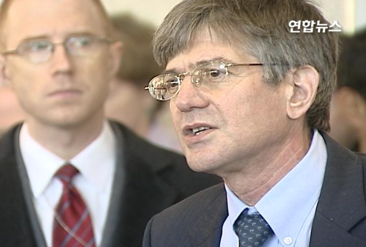 ���Z�B��G���w����A�\�@�Y�p���o�X�j�w�H��
���p������1��26��q �����Ȱ|�ư�ȭ봵�Z�B��26��N�O�_�N���A�\�@�Y�p�������p�X��w�z�|�Q�ת����D���ܡA���n���O��ڪ��|���V���A�o�X�j�w�H���C
���Z�B����ѤU�Ȧb�~��q�ӳ��j�ӥl�}�O�̷|�A�j�ջ��A���V���A�o�X�j�w�H���A�Y�\�@�Y�p���H�I��ڸq�ȩM2005�~9��19��q�L���m�ĥ|������|�ͦ@�P�n���n�C
���ڭ̵o�X���H���V�j�P�A���A���A���u�@�N�|�V���\�C���L���C
���Z�B�汵�۪��ܡA��������@�P�{���A�ݭn�ݨ���A�]�N�ְ��D�^�Ĩ�����Ӧ��۷N�����I�C�Y�¤谵�n�o�طǳơA�����]�|���n�ǳơC
�ܩ󤤰����i�����¹�ܡ����߳��A���Z�B����X�A����]�z�ѡA�q�L���¹�ܭ��ؤ��H�O�������n���Ĥ@�B�J�C
�L�ٻ��A�������b����|�ͭ��Ұ��D�W���X�@�����z�̿|�]sticky rice cak�^�@�˿˱K�L�����C�]���^
(END)