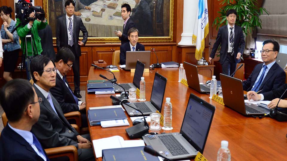 �n������s��12�Ӥ������ǧQ�v2.50%����