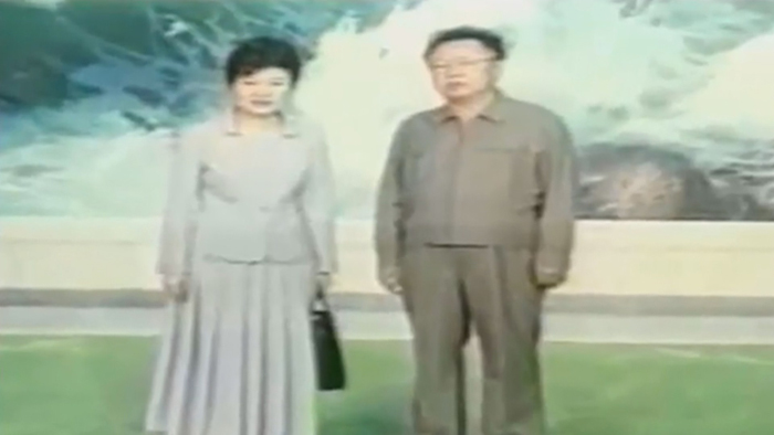 ���Τ@�����b�֬d���Ӵf�P�H�����黡�k