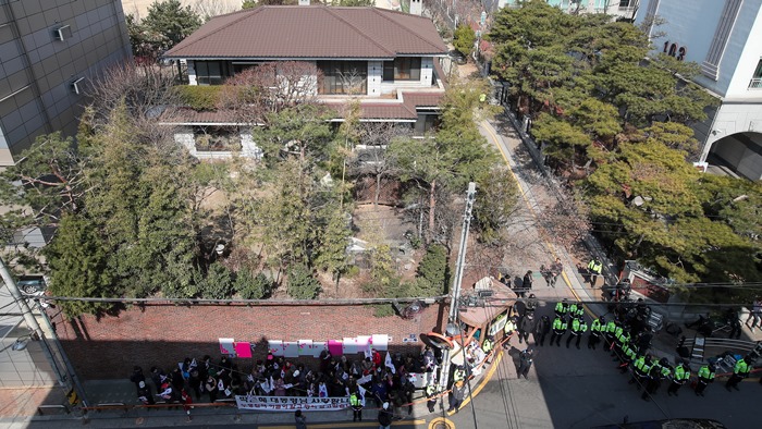 ���Ӵf�ܽ�Ѧv�U�P�h�s�a