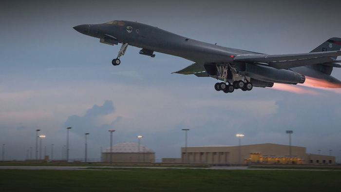 2�[����B-1B�F�����Q�b����I�t��