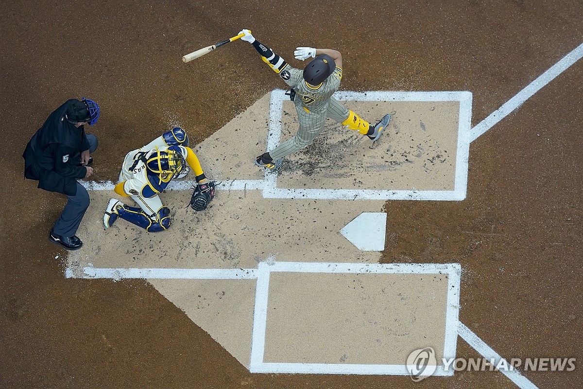 Padres Brewers Baseball