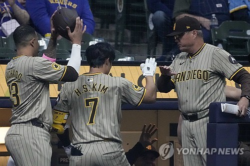 Padres Brewers Baseball