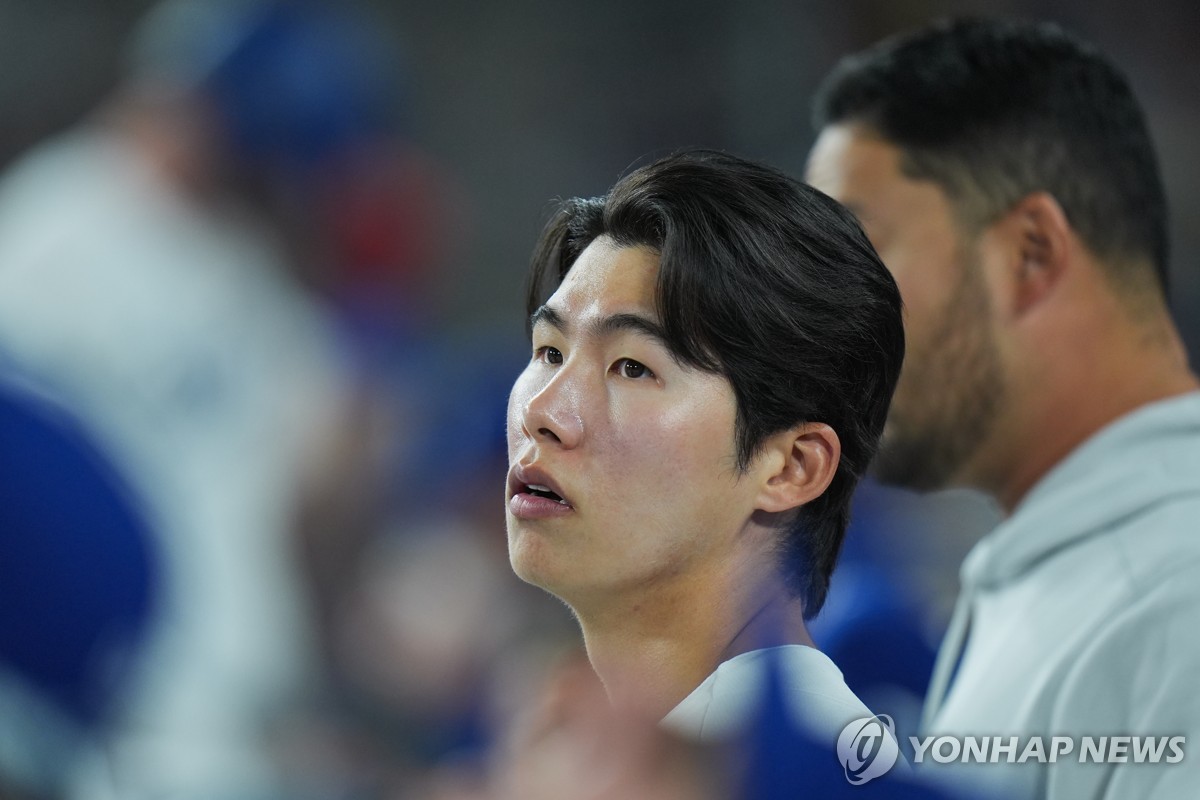 경기 지켜보는 김혜성