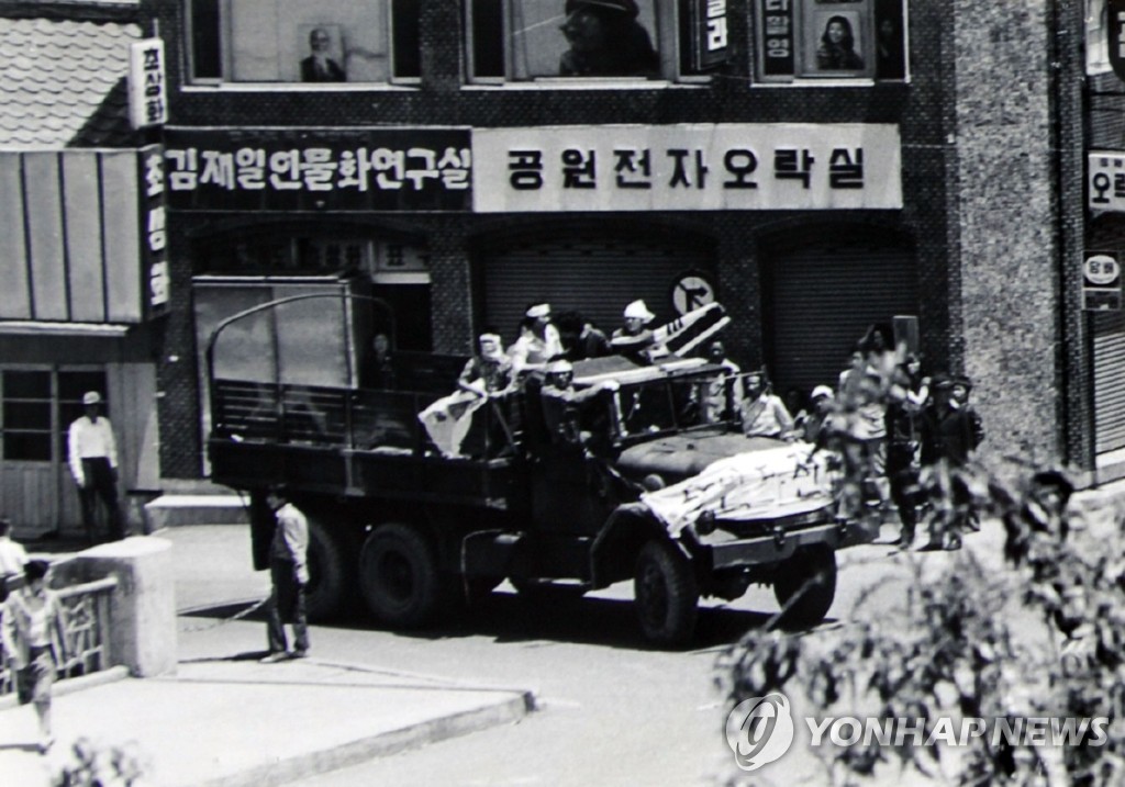 �Ϭ�1980�~5����{���D�ƹB�ʮɴ��A���{�������۳f�����ʡC ���p��/�N�׷s��ĳ����ӭ�]���^�ѹϡ]�Ϥ��Y�T����ƻs�^