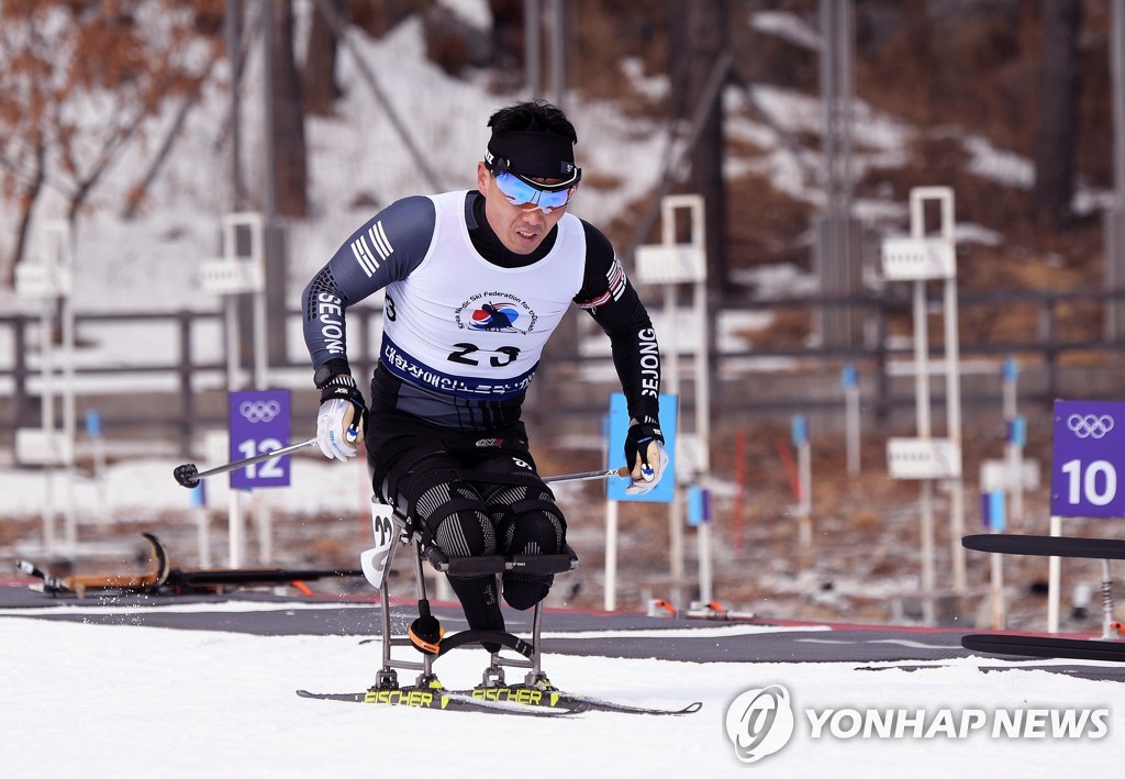 ��ƹϤ��G�ݯe�V���Ƴ��B�ʭ��Ӹq�� �j���ݯe�H��|�|�ѹϡ]�Ϥ��Y�T����ƻs�^