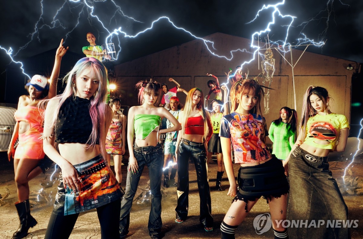 ��ƹϤ��GLE SSERAFIM ���p��/SOURCE MUSIC�ѹϡ]�Ϥ��Y�T����ƻs�^