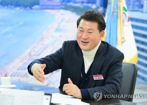 부산 해운대구청장 부부 대출사기 혐의로 입건