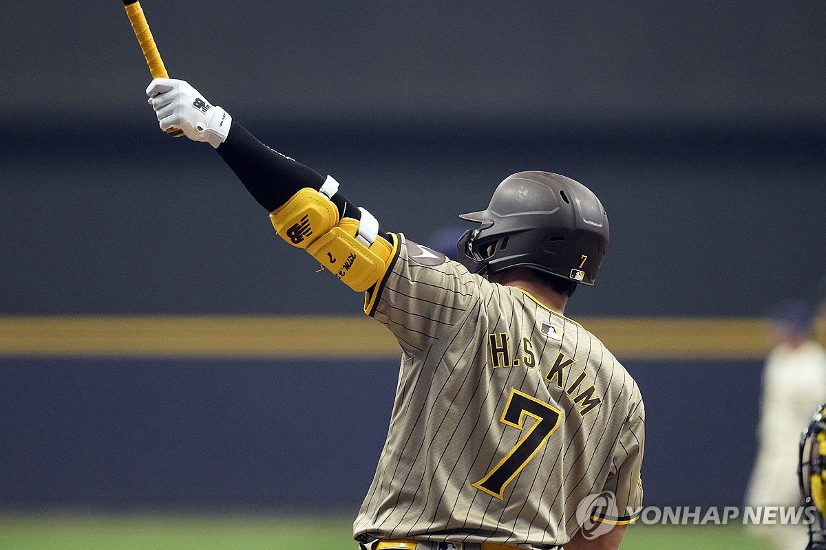 BASEBALL-MLB-MIL-SD/