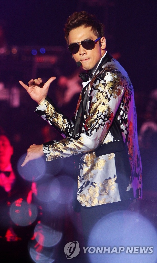 <비 �� 투어, 볼거리 줄이고 밴드와 호흡> - 1