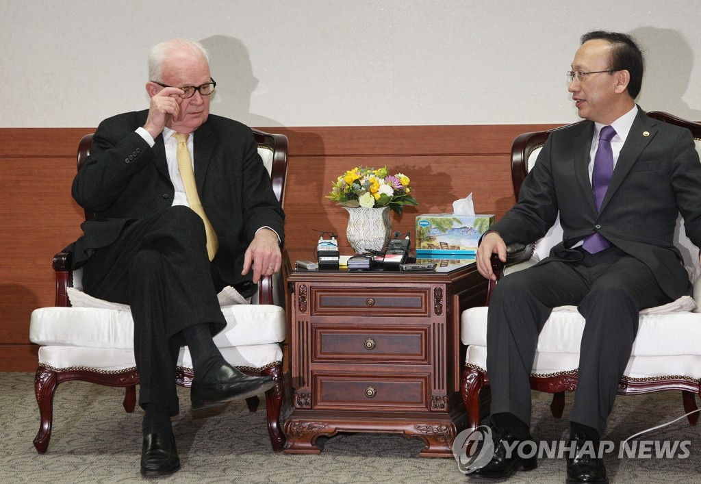 통일부장관 만난 보즈워스 대북특사