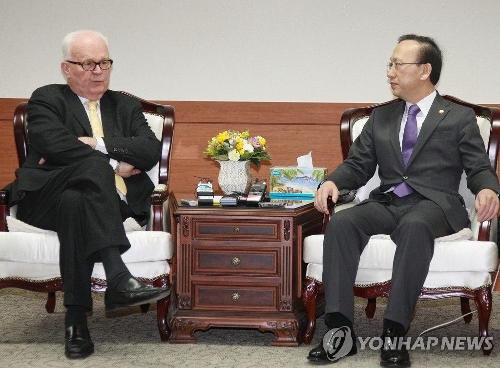통일부장관 만난 보즈워스 대북특사
