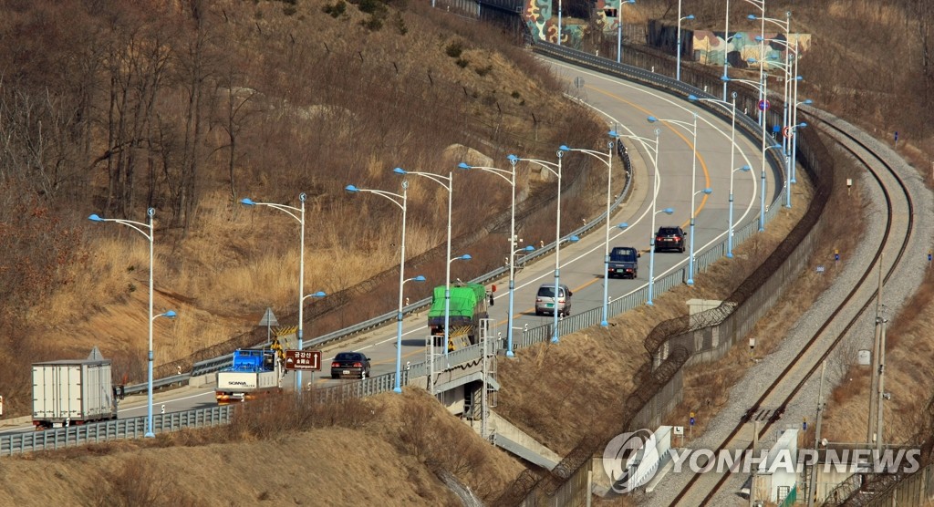 <연합시론> 금강산관광 재개문제 대화로 풀어야 - 1