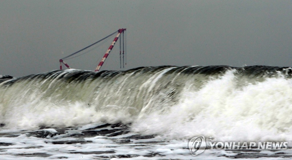 백령도 강풍과 높은 파도