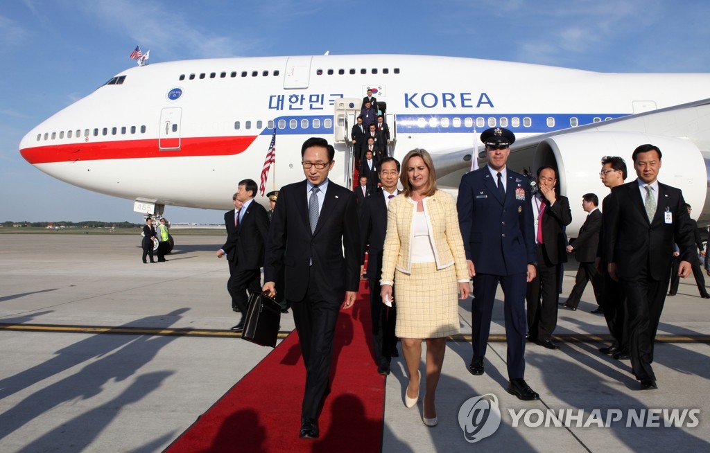 李대통령, �� 워싱턴행 첫 탑승