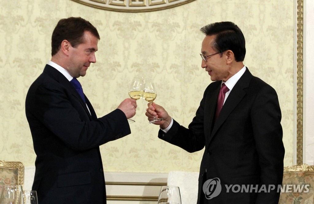 李明博為俄羅斯總統設歡迎晚宴