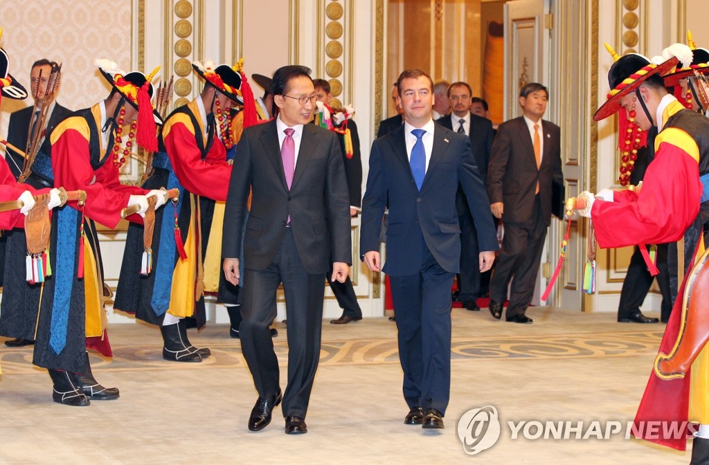 李明博為俄羅斯總統設歡迎晚宴