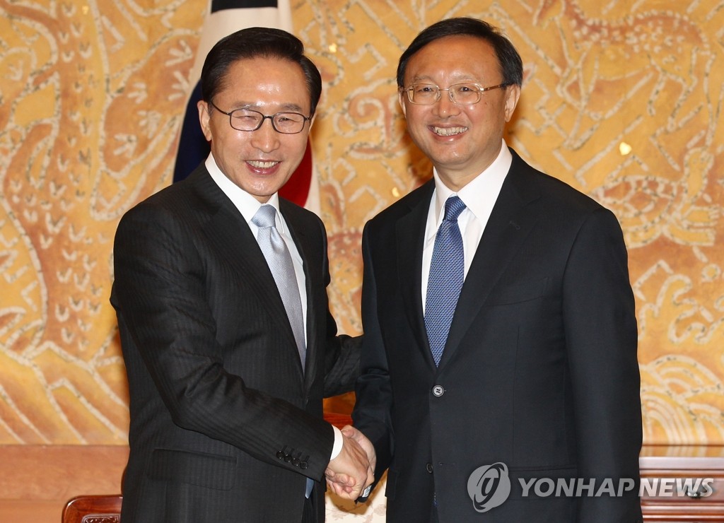 李明博接見中國外長楊潔篪