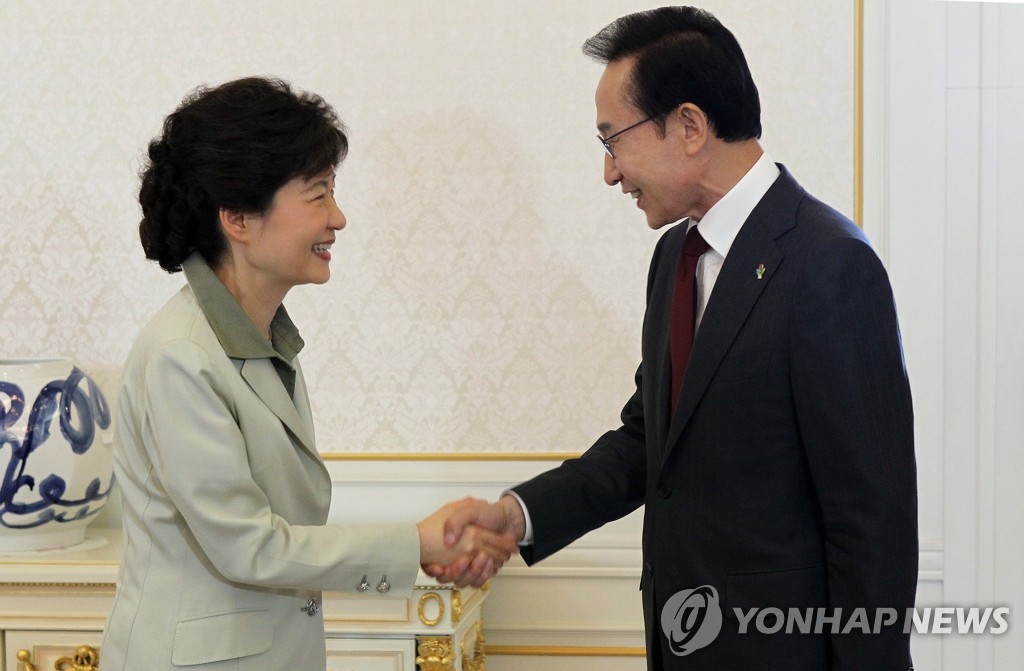 李明博會晤大國家黨前代表樸槿惠
