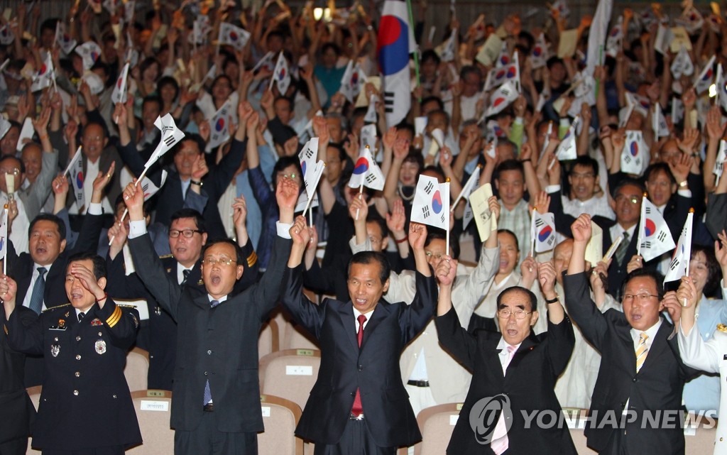 �T�I ���U����