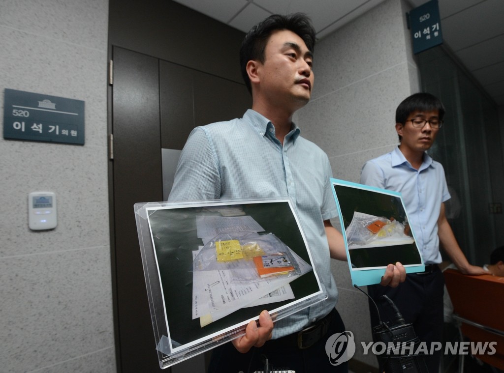 �b����ĳ�����۰�줽�ǳQ����լd