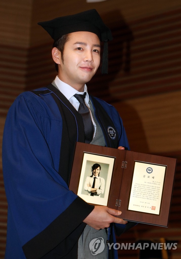 �i�ںӤB�@�t�j�ǲ��~