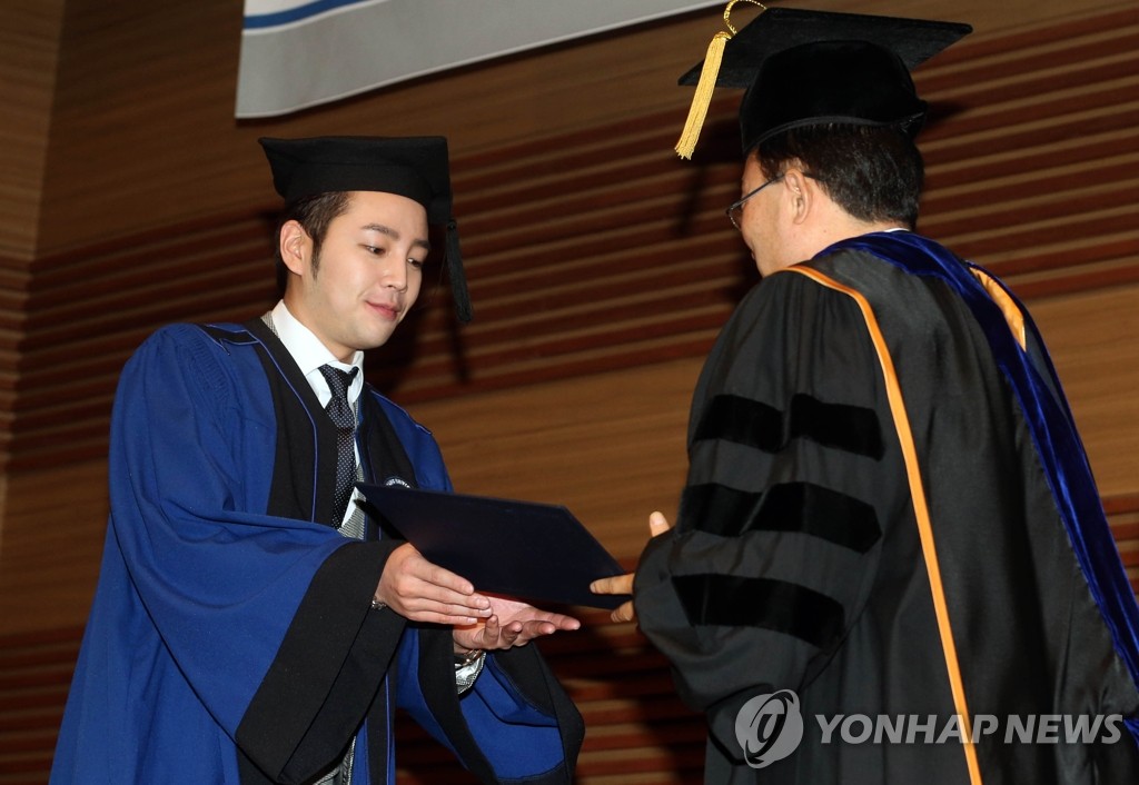 �i�ںӤB�@�t�j�ǲ��~