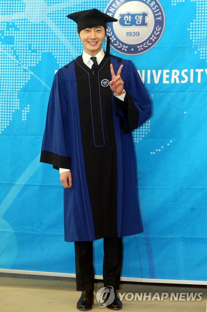 �i�ںӤB�@�t�j�ǲ��~