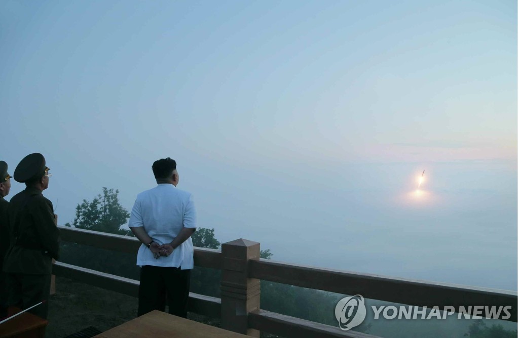 �������˦۫��ɾԳN���b�ծg