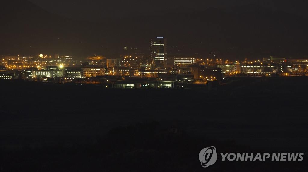 �}���u�~�Ϫ��]��