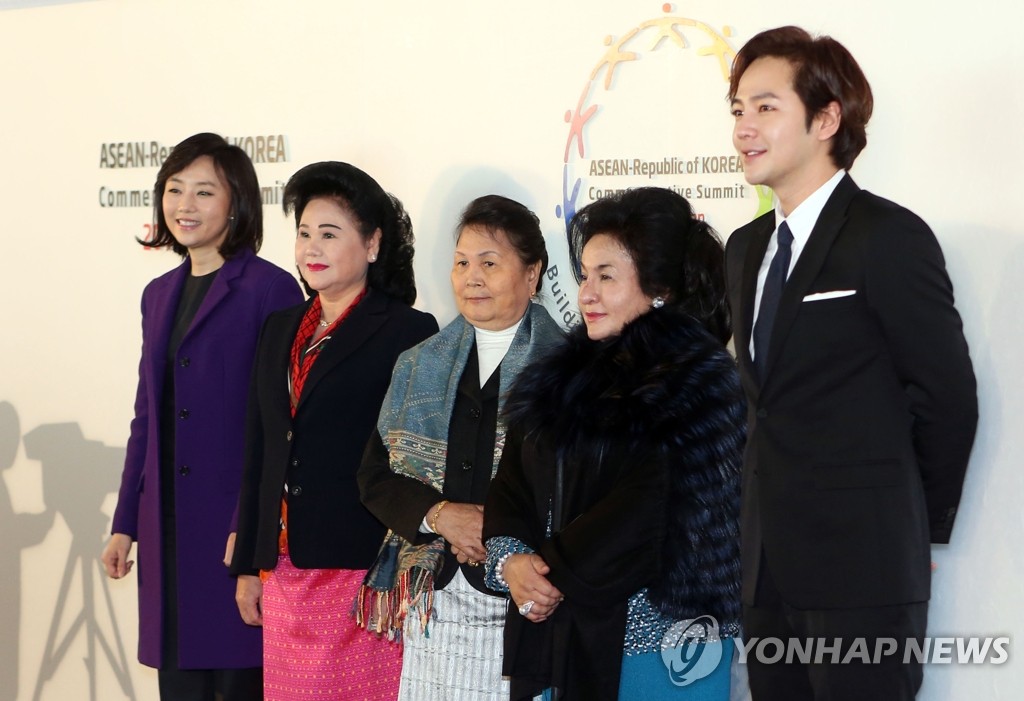 �F�����Ĥ@�ҤH�Ρ��P���P�i�ںӦX�v�d��