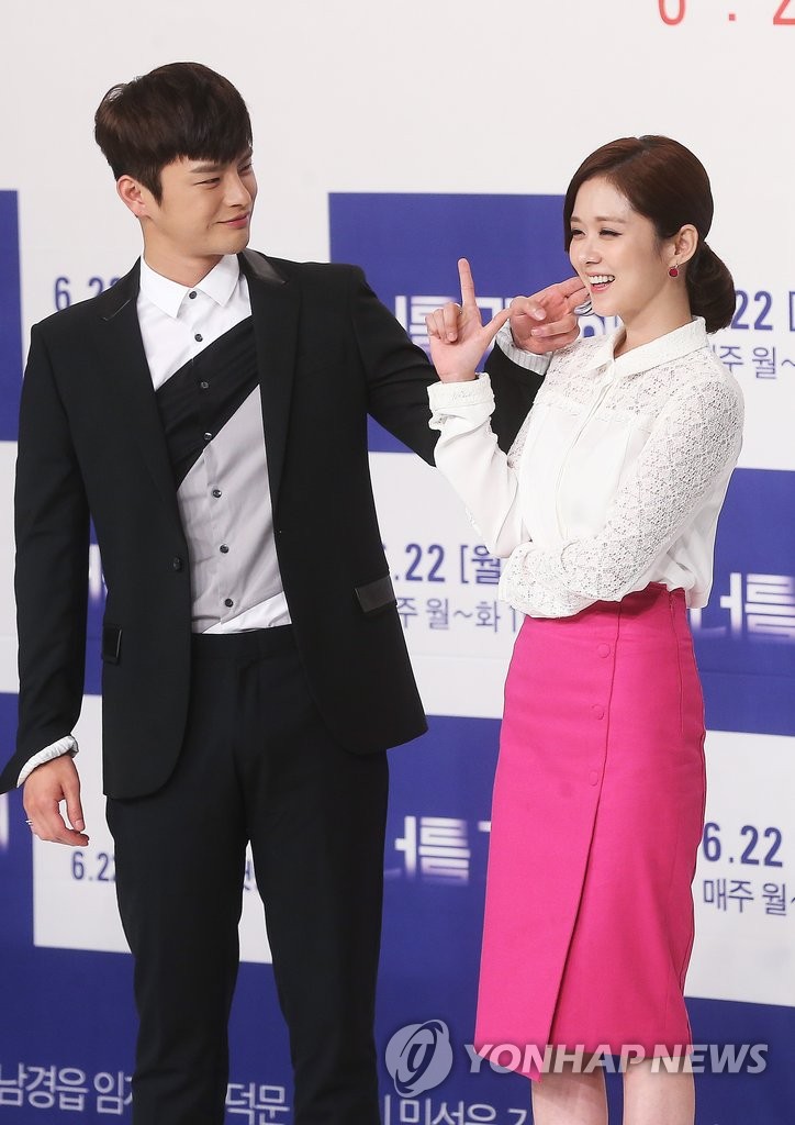 �}����M�i�R��