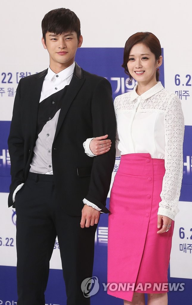 �}����M�i�R��