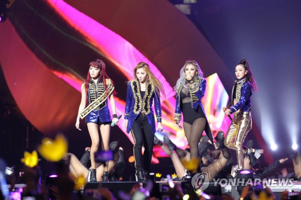 2NE1�m��2015MAMA