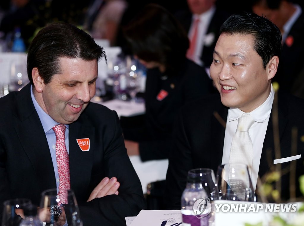 �����P����j��