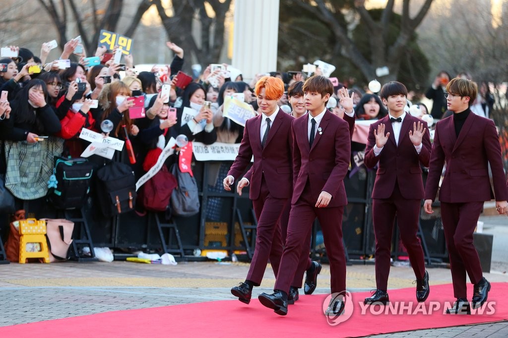 �k�Ψ��u�֦~��