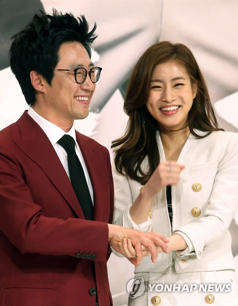 ��H���M������