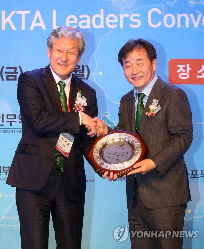 ���p���������